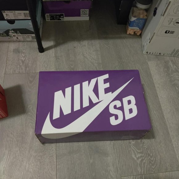 Athletic_Shoes